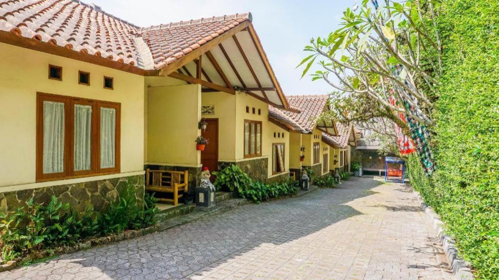 Oyo 1488 Hotel Cemara Asri Lembang Exterior photo